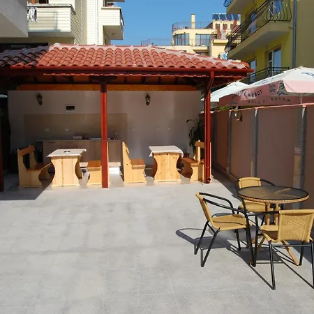 Πανσιόν Donchevi 3*