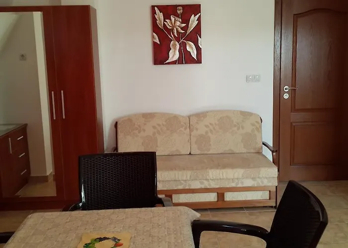 Donchevi Πανσιόν