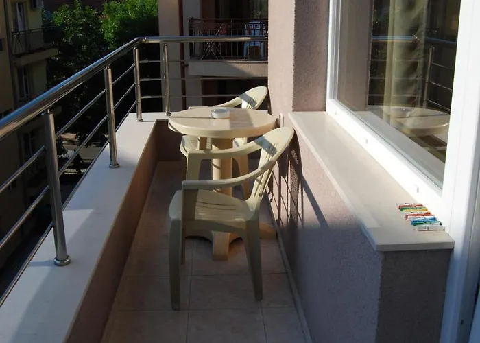 Πανσιόν Donchevi 3*