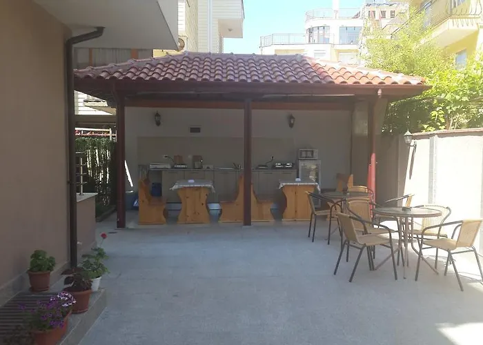 Πανσιόν Donchevi 3*